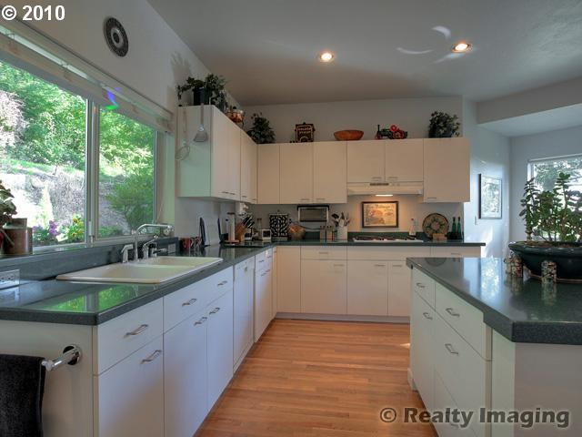 3238 Southwest Fairmount Boulevard Portland, OR 97239 - Photo 10 of 15 Gallery Image 10