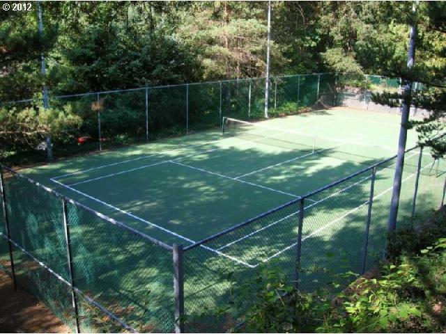 7540 Southwest Barnes Road, Unit F Portland, OR 97225 - Photo 4 of 5 Gallery Image 4