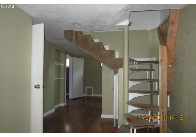 903 Olson Road Longview, WA 98632 - Photo 4 of 13 Gallery Image 4