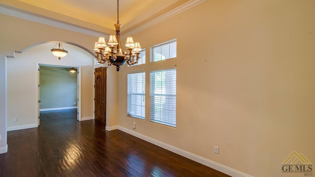 10207 Skiles Drive Bakersfield, CA 93311 - Photo 14 of 34