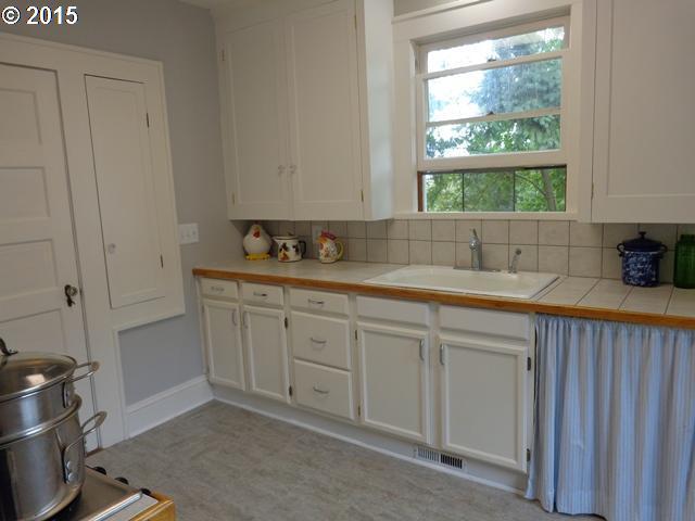 4137 Southwest Freeman Street Portland, OR 97219 - Photo 2 of 2 Gallery Image 2