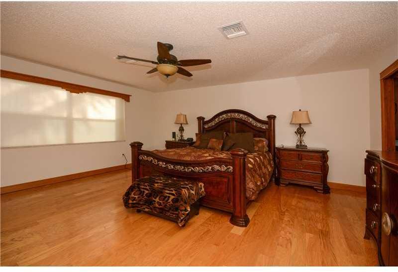 10580 Plainview Circle Boca Raton, FL 33498 - Photo 11 of 23 Gallery Image 11