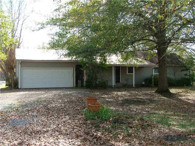 1900 Fite Road Memphis, TN 38127 - Photo 2 of 12 Back of Home, showing 2 car garage.