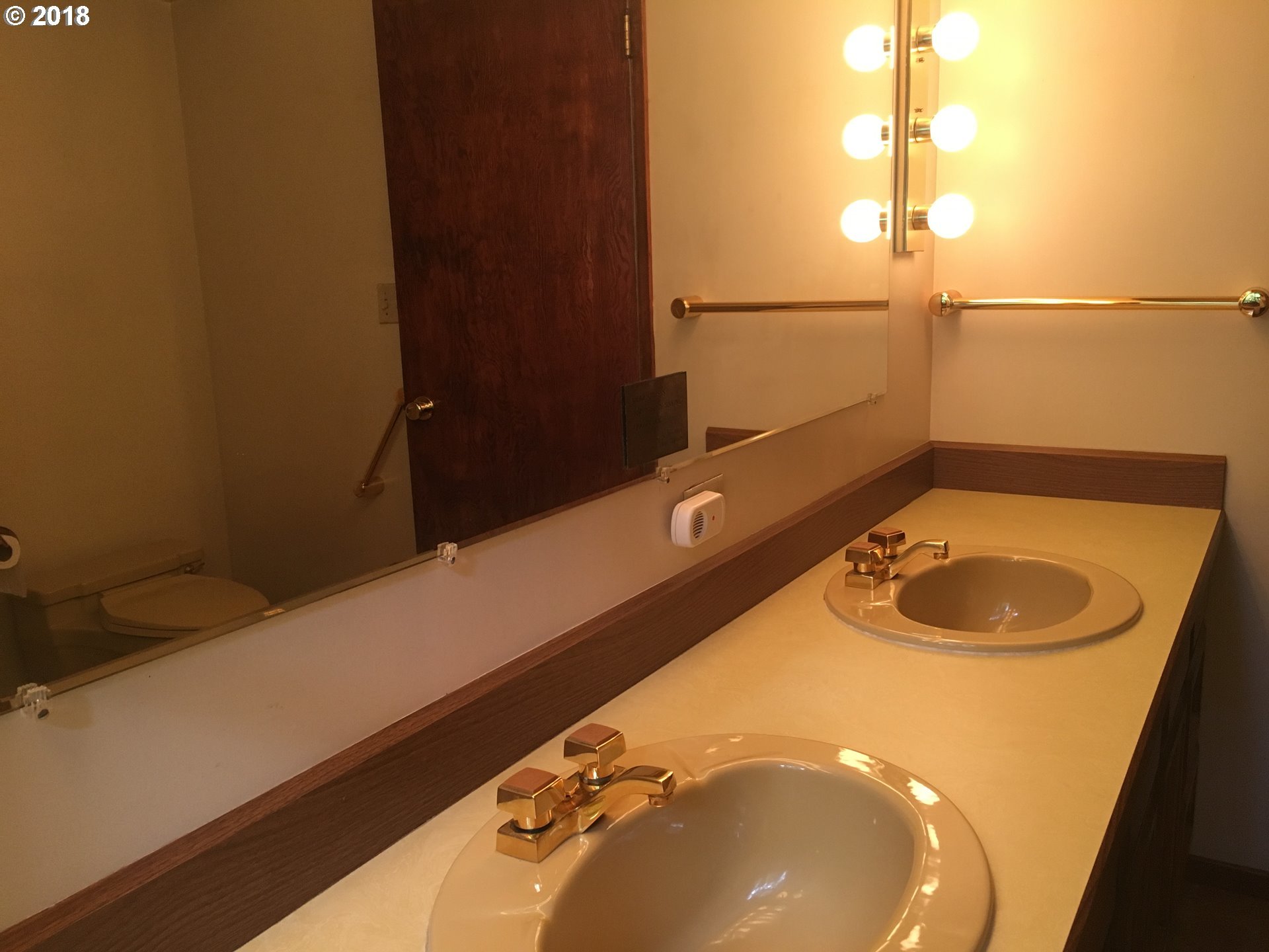 9425 Southwest Lancaster Road Portland, OR 97219 - Photo 3 of 32 Gallery Image 3