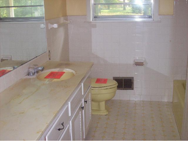1005 Winchester Road Memphis, TN 38116 - Photo 5 of 7 Bath