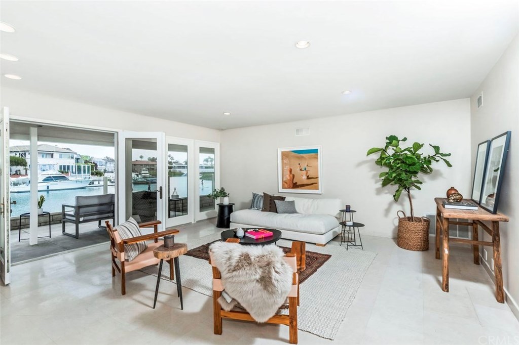 3282 Gilbert Drive Huntington Beach, CA 92649 - Photo 4 of 37