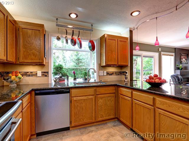 11233 Southwest Pintail Loop Beaverton, OR 97007 - Photo 6 of 16 Gallery Image 6