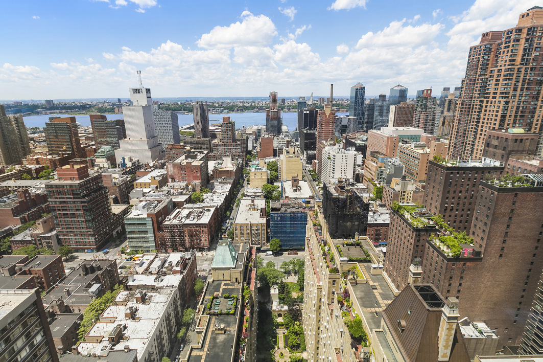 322 West 57th Street, Unit 45B Manhattan, NY 10019 - Photo 3 of 24