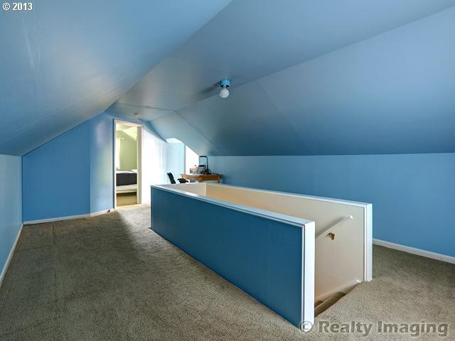7610 Southwest Capitol Hill Road Portland, OR 97219 - Photo 9 of 10 Gallery Image 9