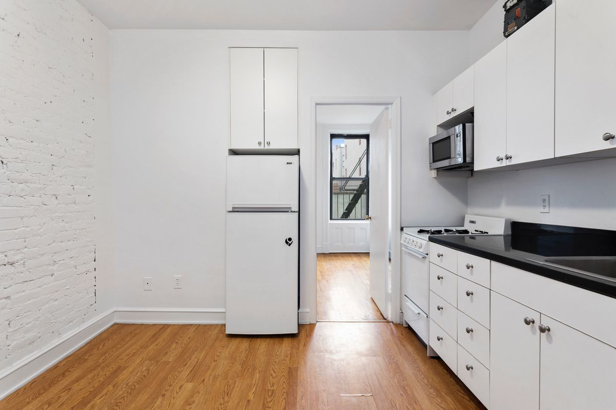 105 Thompson Street, Unit 15 Manhattan, NY 10012 - Photo 2 of 4