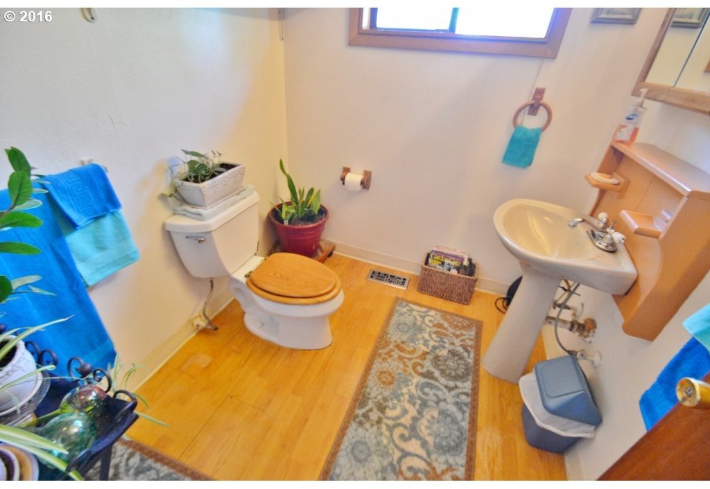 1313 Northeast Gertz Road Portland, OR 97211 - Photo 11 of 13 Gallery Image 11