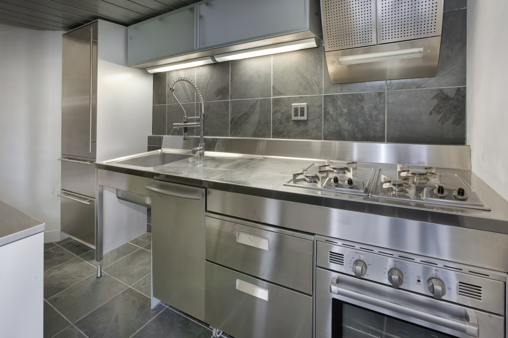 421 Hudson Street, Unit 719 Manhattan, NY 10014 - Photo 4 of 10