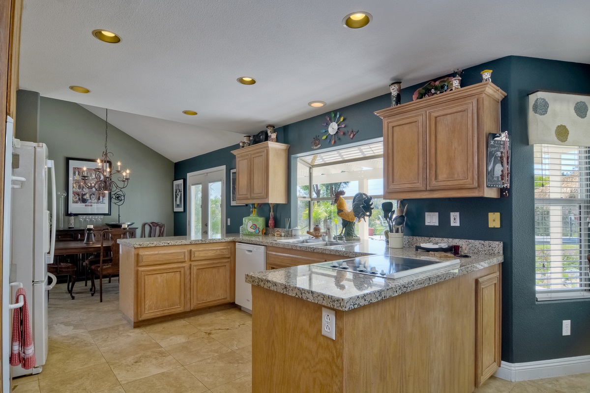 2017 Valley Road Oceanside, CA 92056 - Photo 10 of 25 Gallery Image 10