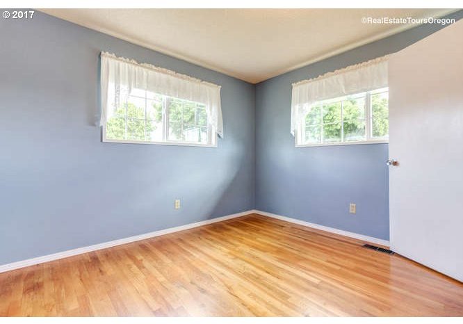 1516 Thompson Road Woodburn, OR 97071 - Photo 13 of 24 Gallery Image 13