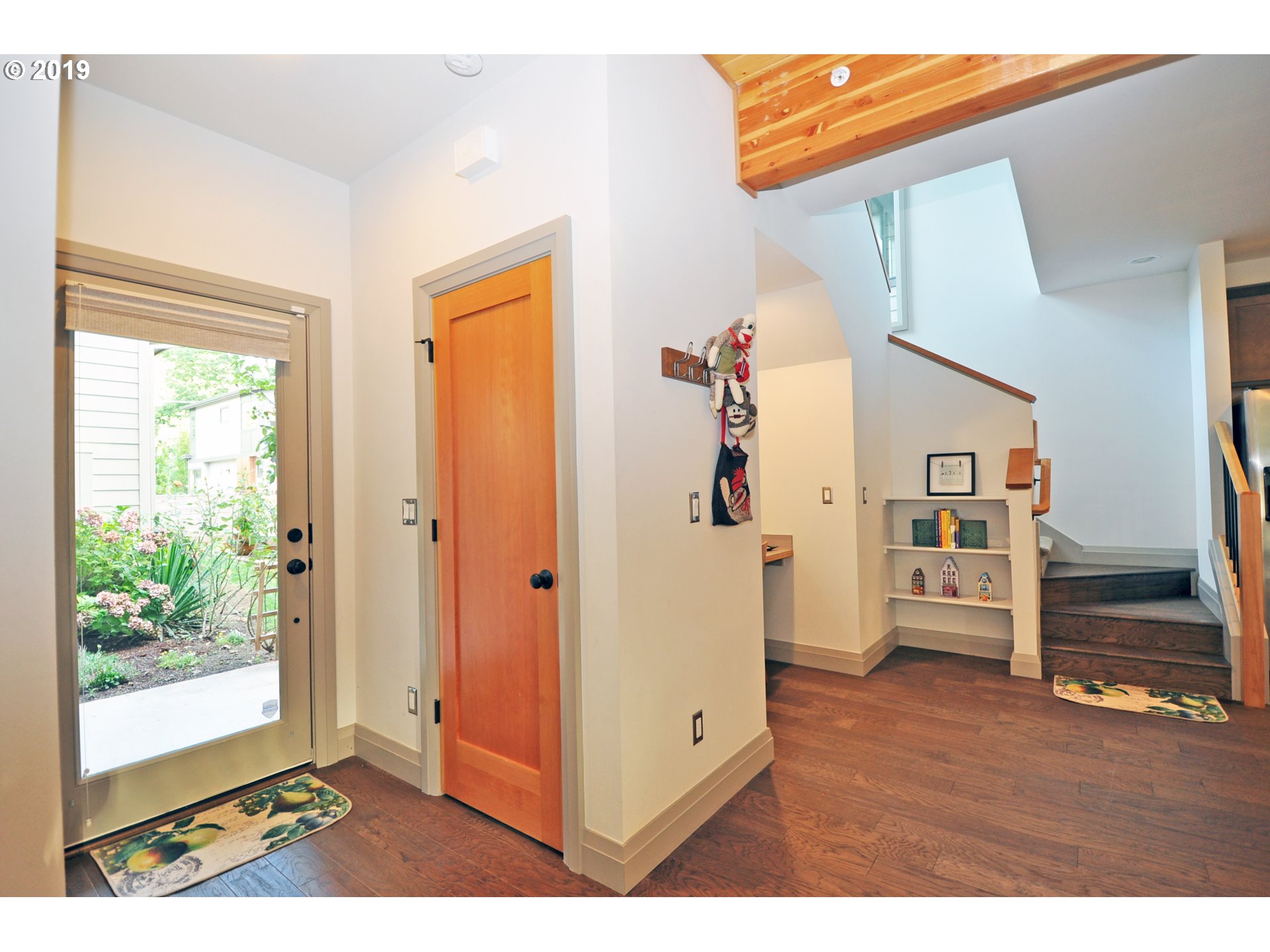 7655 Southeast Sherman Street Portland, OR 97215 - Photo 3 of 32