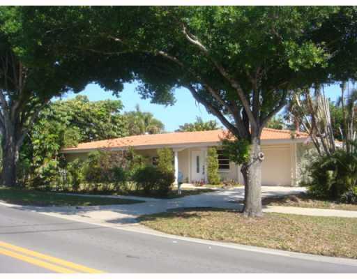 2421 Northeast 49th Street Lighthouse Point, FL 33064 - Photo 2 of 15