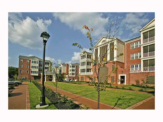 597 Lexington Road, Unit 303 Memphis, TN 38157 - Photo 1 of 7 Gallery Image 1