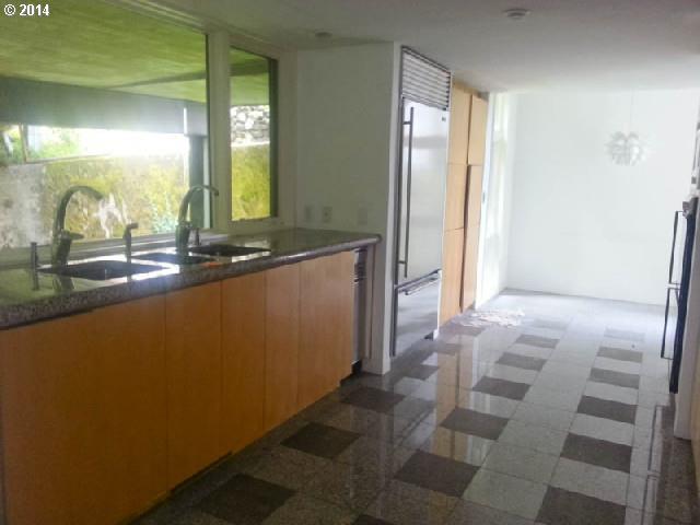 424 Northwest MacLeay Boulevard Portland, OR 97210 - Photo 8 of 16