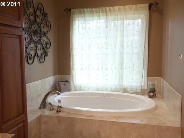 51 Rattlesnake Road White Salmon, WA 98672 - Photo 12 of 16 Gallery Image 12