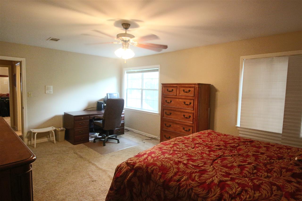 3146 Dumbarton Road Memphis, TN 38128 - Photo 18 of 25 Alternate view of the third bedroom!