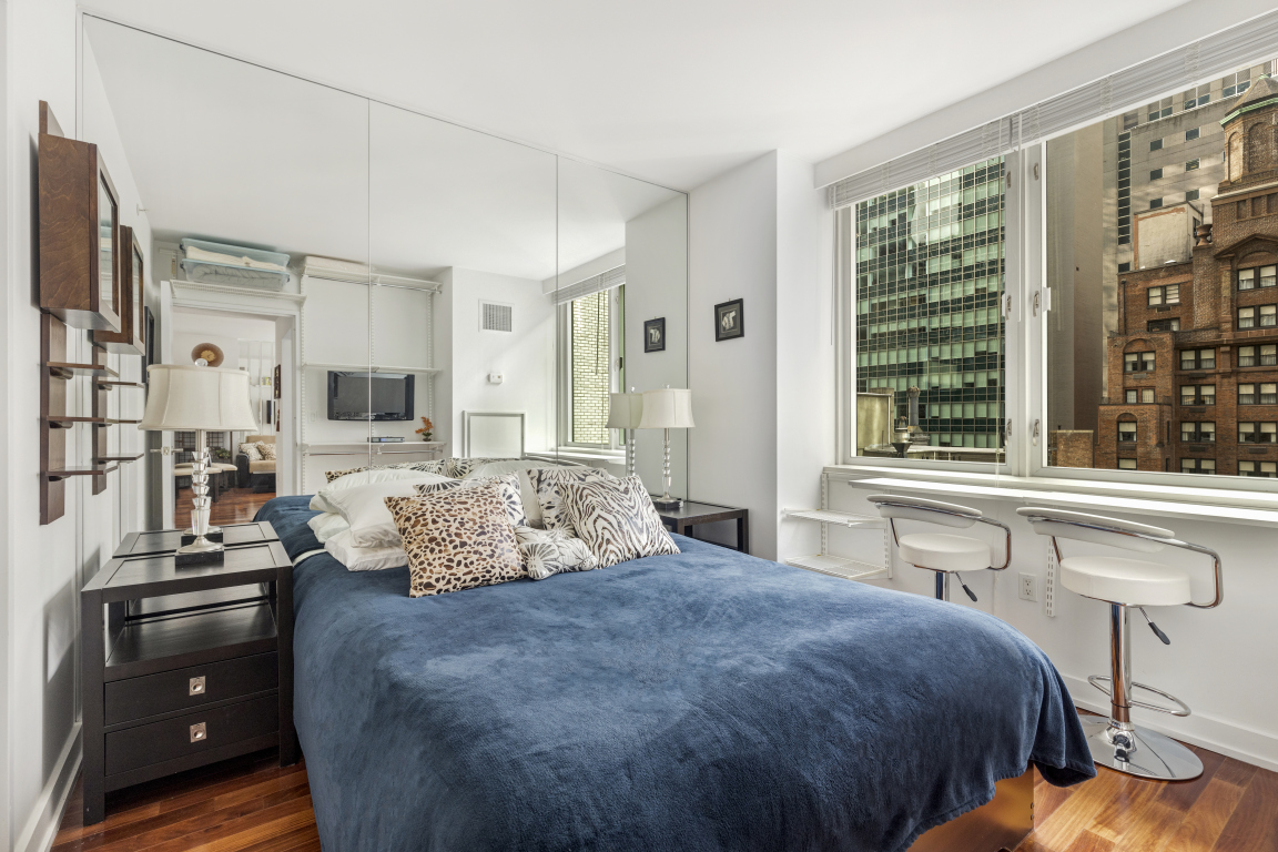 60 East 55th Street, Unit 15B Manhattan, NY 10022 - Photo 6 of 10