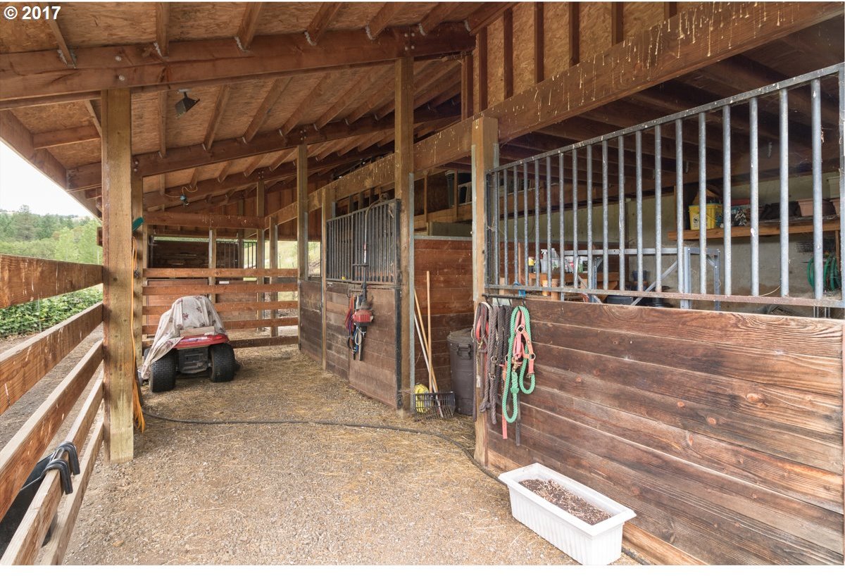 6948 North Bank Road Roseburg, OR 97470 - Photo 10 of 29 Gallery Image 10
