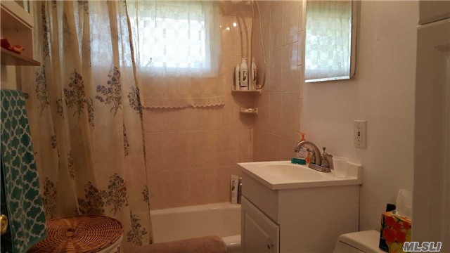 4 Blacksmith Road Levittown, NY 11756 - Photo 5 of 9