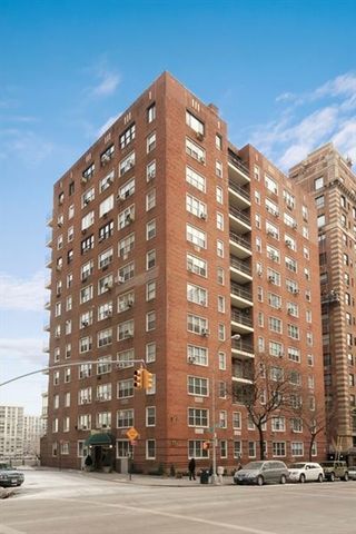 $995,000 | 33 East End Avenue, Unit 7B | Upper East Side