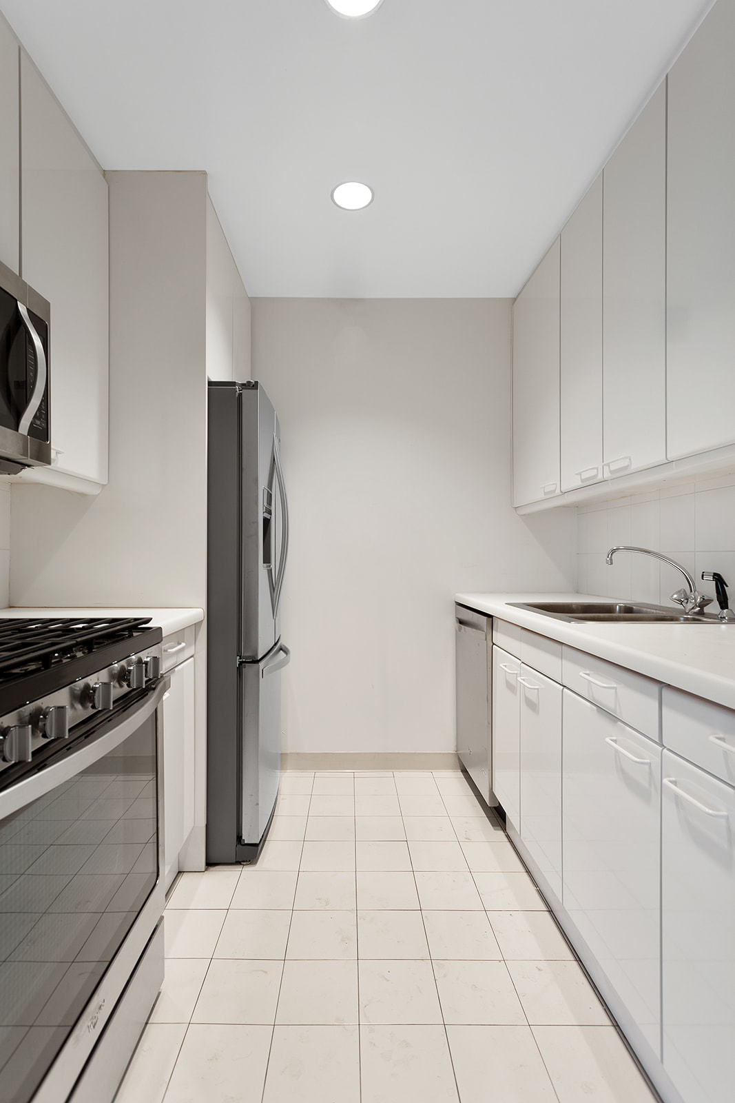 146 West 57th Street, Unit 52B Manhattan, NY 10019 - Photo 6 of 13