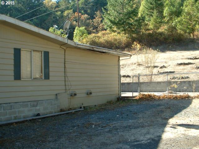 1546 Clarks Branch Road Myrtle Creek, OR 97457 - Photo 4 of 14 Gallery Image 4