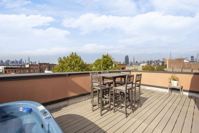 $925,000 | 636 Leonard Street, Unit 4A | Greenpoint