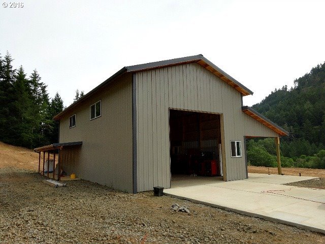 7151 Upper Olalla Road Winston, OR 97496 - Photo 4 of 32