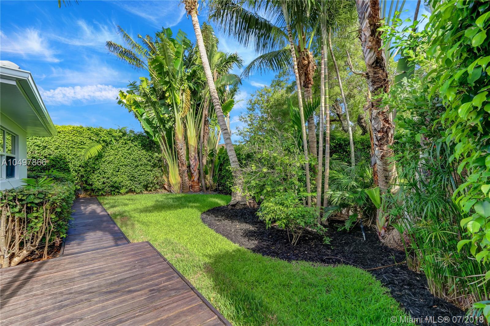 1525 Cleveland Road Miami Beach, FL 33141 - Photo 3 of 31