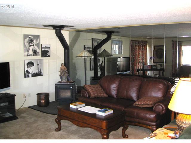 173 Northeast Bridgeton Road, Unit 9 Portland, OR 97211 - Photo 7 of 16 Gallery Image 7