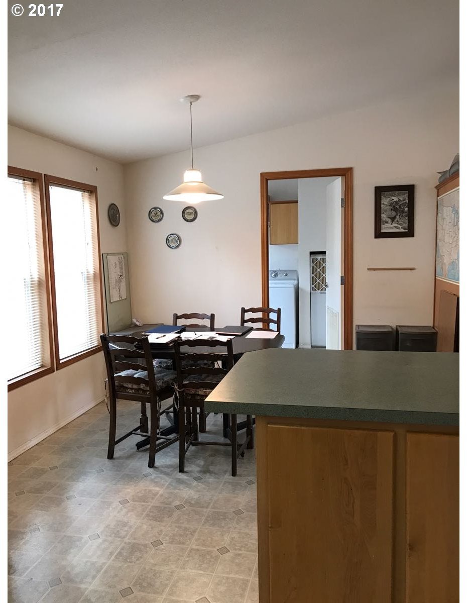 1321 Ragsdale Road Shady Cove, OR 97539 - Photo 4 of 14