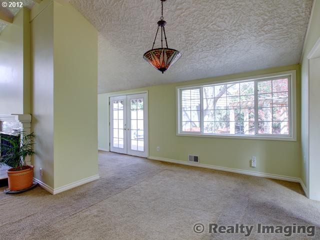 6432 Southwest Loop Drive Portland, OR 97221 - Photo 6 of 15 Gallery Image 6