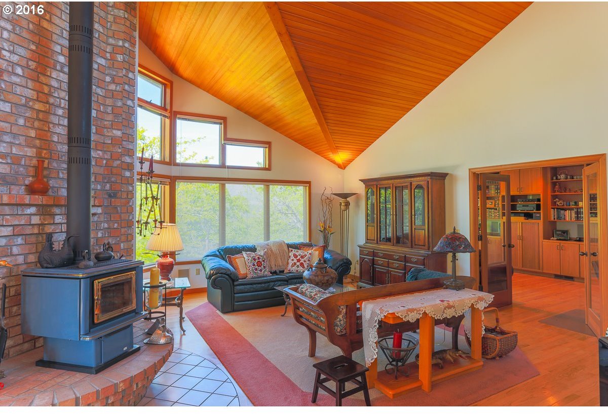 5525 Cherry Heights Road The Dalles, OR 97058 - Photo 9 of 29 Gallery Image 9