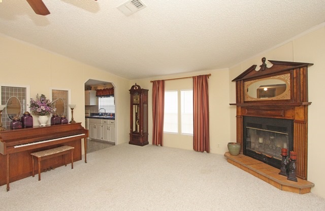 481 Stokes Landing Road Palatka, FL 32177 - Photo 3 of 15 Living Room View 1