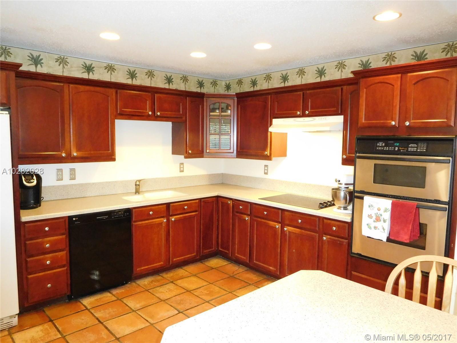 12118 Old Country Road South Wellington, FL 33414 - Photo 9 of 29