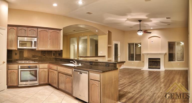 8112 Rockhampton Drive Bakersfield, CA 93313 - Photo 3 of 12