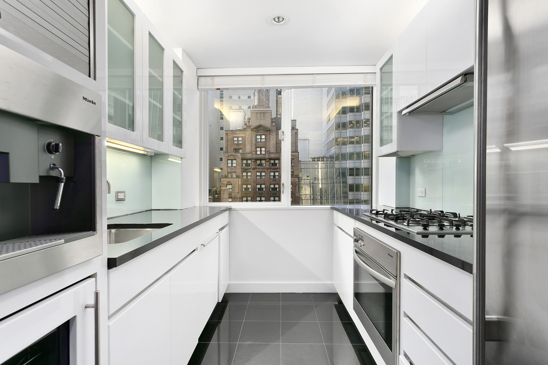 60 East 55th Street, Unit 15A Manhattan, NY 10022 - Photo 2 of 9