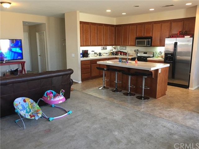 692 Apache Street San Jacinto, CA 92582 - Photo 8 of 36