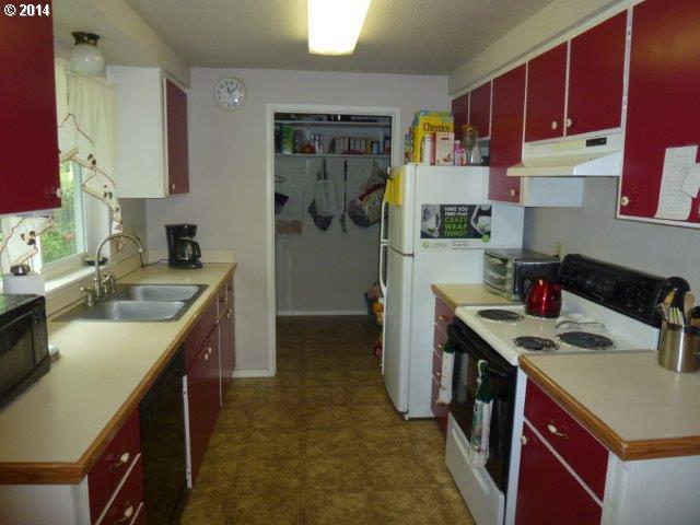 163 Columbia Loop Road Roseburg, OR 97471 - Photo 7 of 15