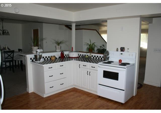 1806 Curry Road Roseburg, OR 97471 - Photo 8 of 15 Gallery Image 8