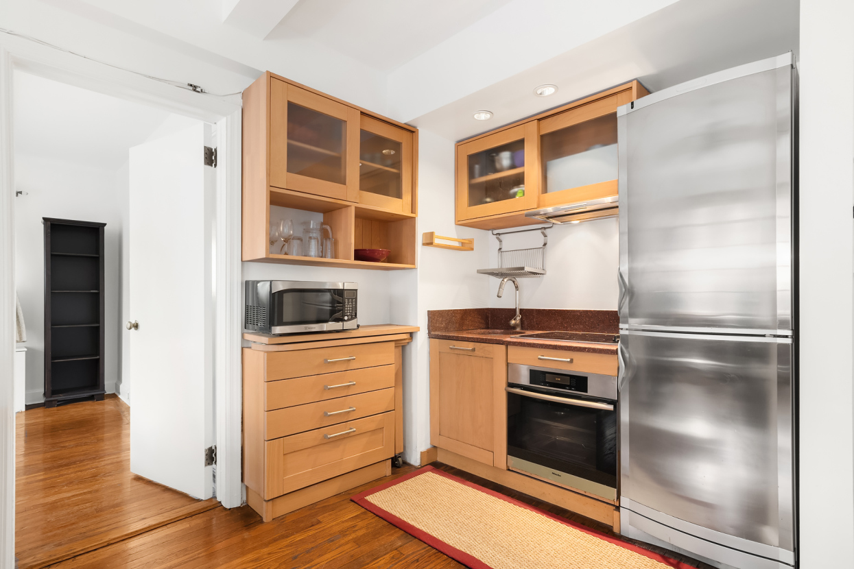 25 Tudor City Place, Unit 719 Manhattan, NY 10017 - Photo 3 of 6