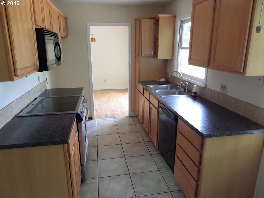 16211 Southeast Taggart Street Portland, OR 97236 - Photo 12 of 19