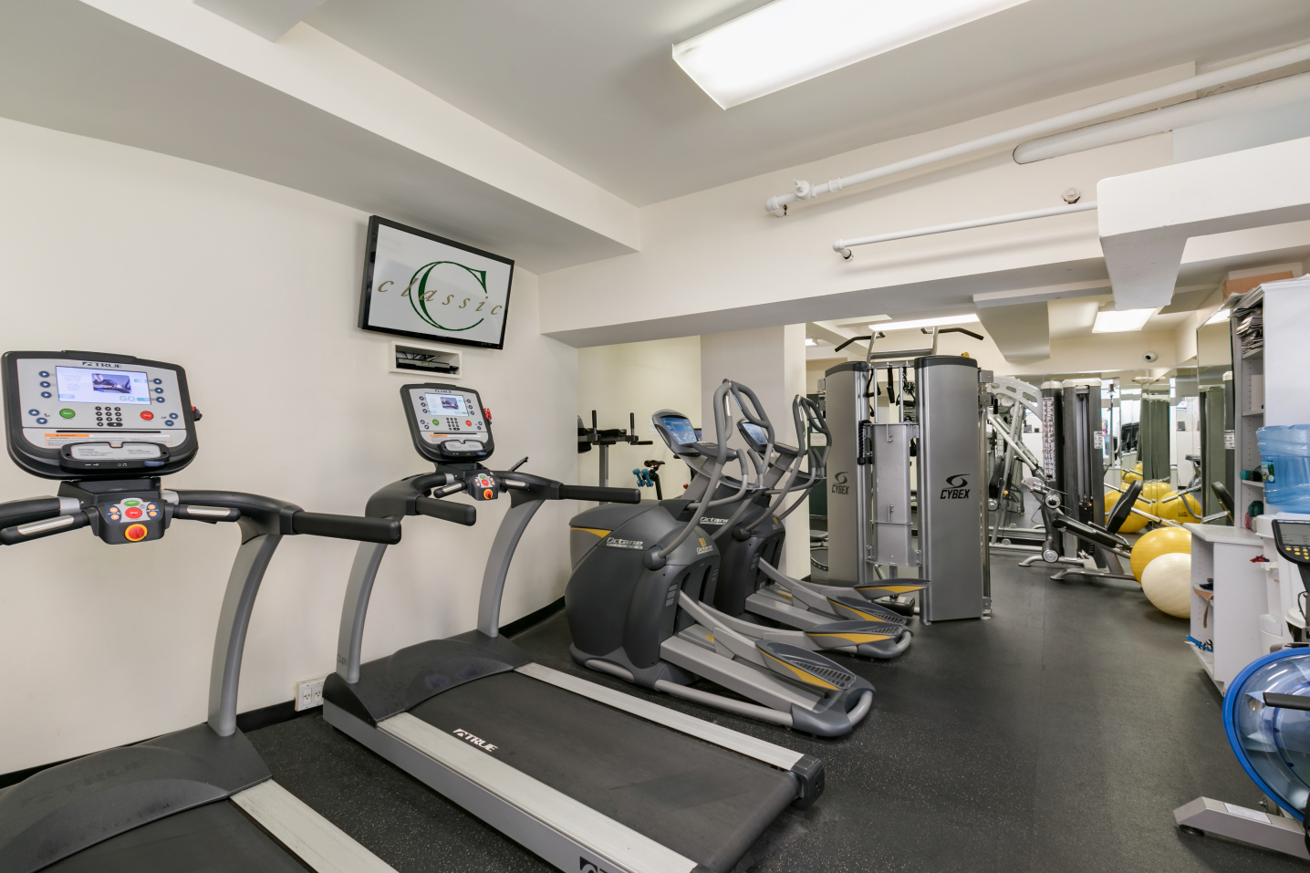 245 E 72nd St, Manhattan, NY 10021 - Photo 4 of 5