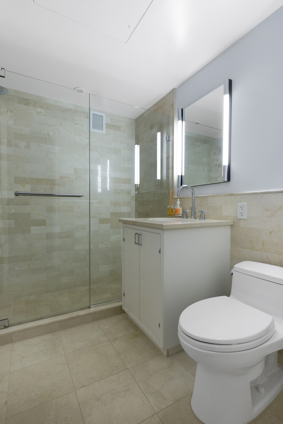 200 East 66th Street, Unit C704 Manhattan, NY 10065 - Photo 9 of 13