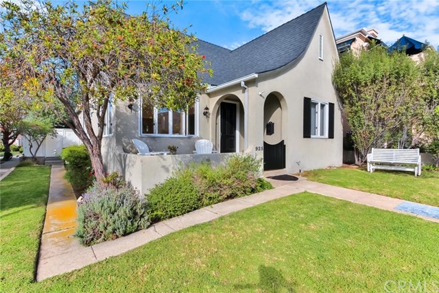 925 15th Place Hermosa Beach, CA 90254 - Photo 1 of 24 Front Yard View