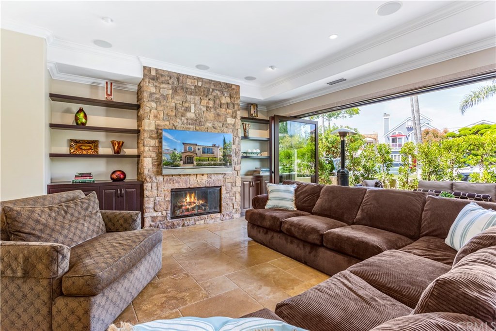 70 Giralda Walk Long Beach, CA 90803 - Photo 8 of 27